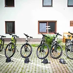 Gutshof Zum Wurzgarten Rum i privatbostad *
