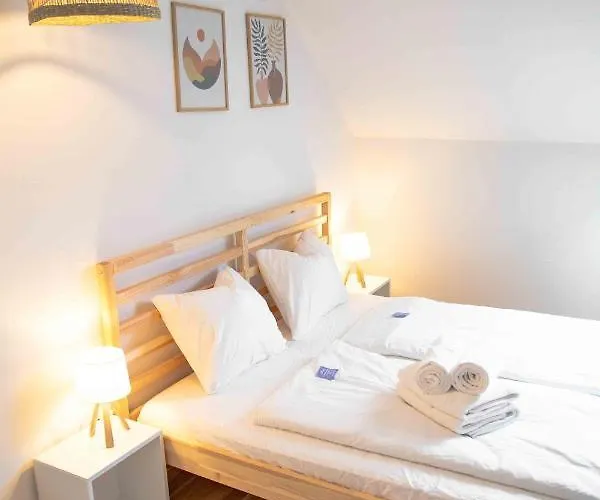 Gutshof Zum Wurzgarten * Hainbach